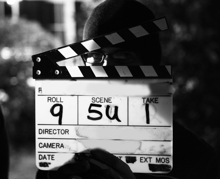 Primer plano de la claqueta de cine