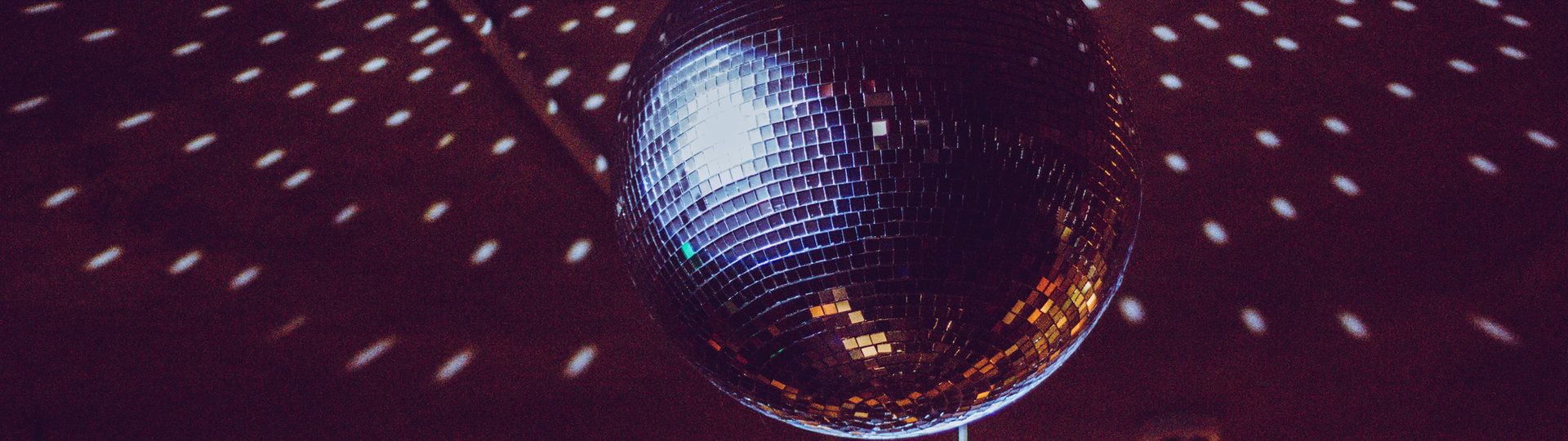 Bola de disco con luces de colores